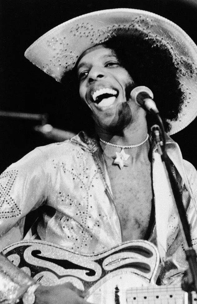 Sly stone. Sly and the Family Stone. Sly the Family Stone Вудсток. Sly Stone 1971. Группа Sly & the Family Stone.