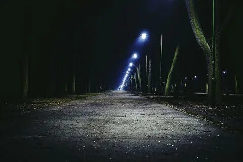 Под ногами несущего фонарь всегда темно