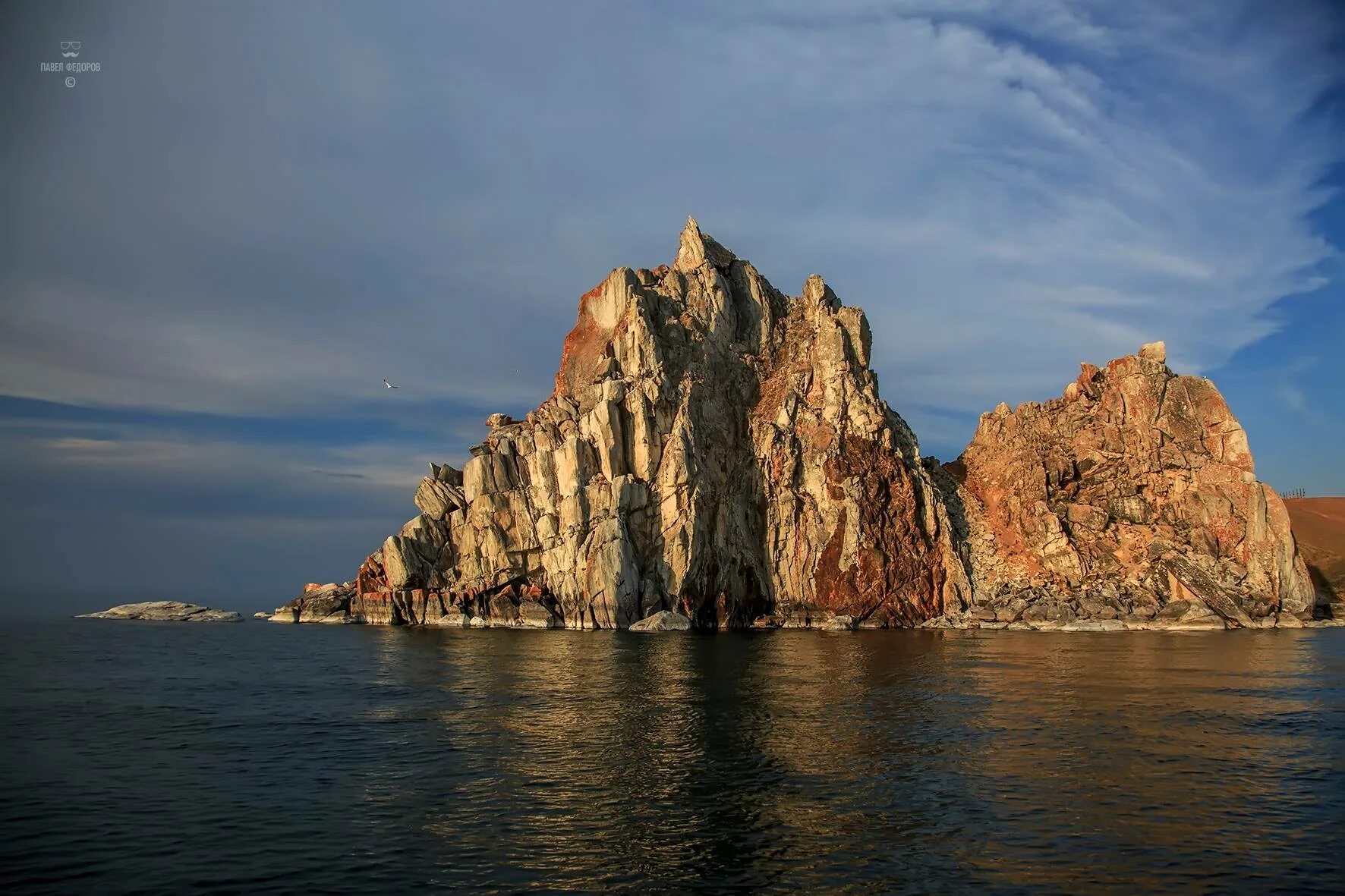 Кемпинг на Байкале остров Ольхон. Юг острова Ольхон. Экскурсия на остров Ольхон. Ольхон Байкал летом.