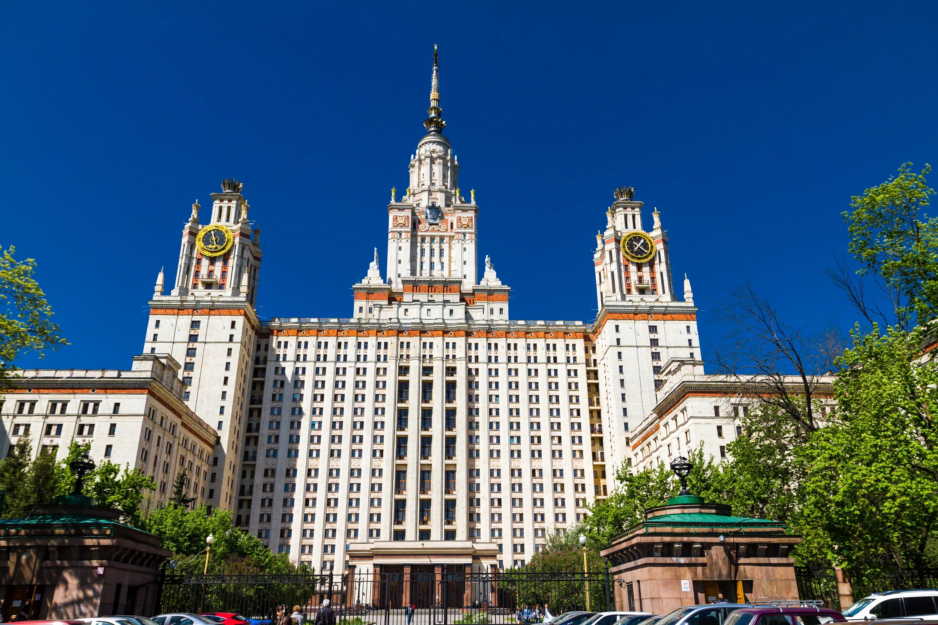 Здания сталинских высоток в москве. Сталинские высотки в Москве МГУ. 7 Сталинских высоток в Москве. Здание МГУ сталинская высотка. Сталинки в Москве МГУ.