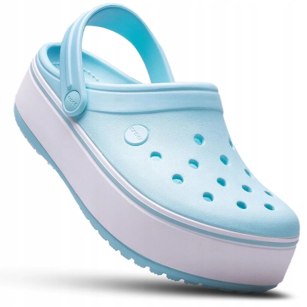 Кроксы на платформе женские. Crocs 2023. Кроксы женские 2023. Crocs женские голубые. Крокс голубые на платформе.