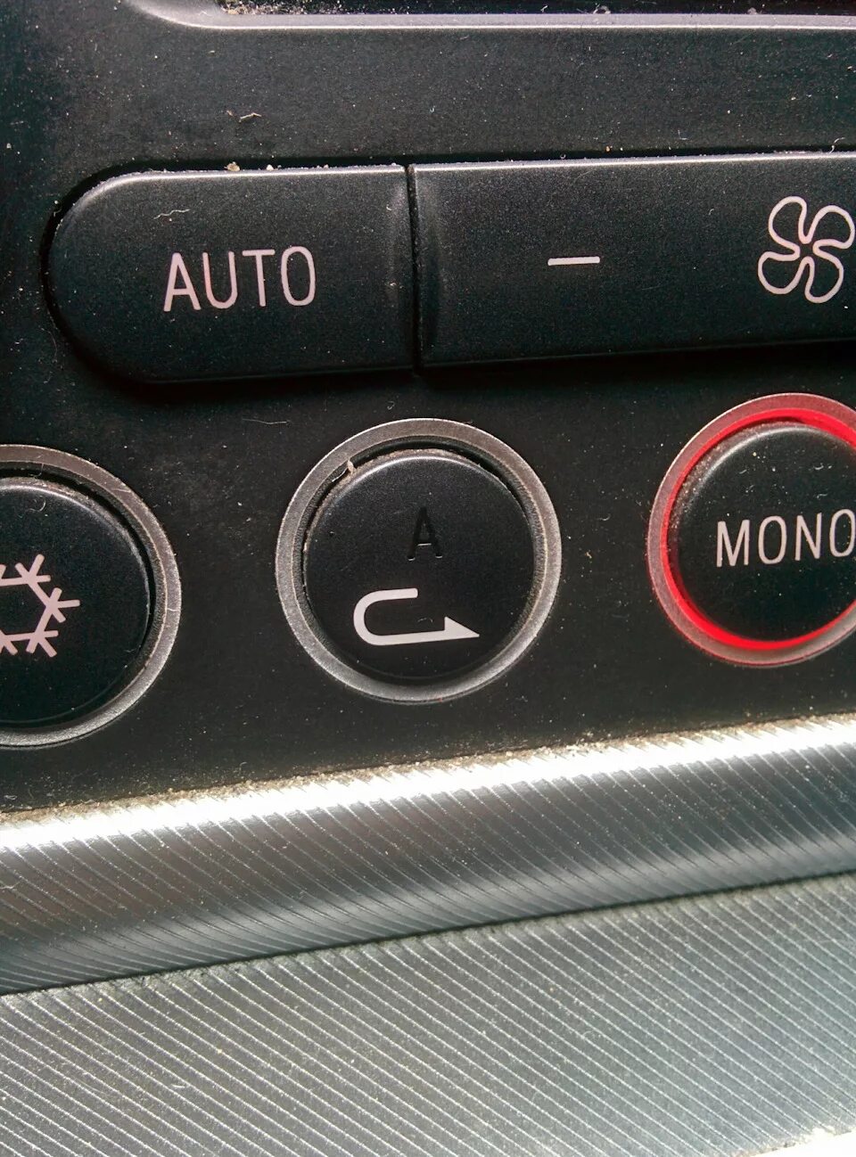 Кнопка рециркуляции воздуха в салоне. Кнопка рециркуляции volkswagen. Кнопка циркуляции воздуха. Кнопка рециркуляции 2170. Кнопка рециркуляции воздуха в авто.