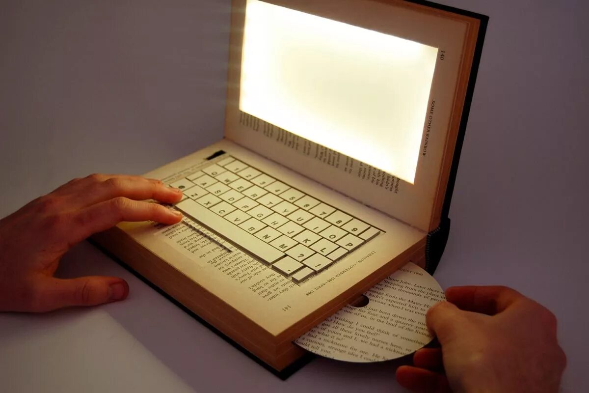 Ноутбук из картона. Ноутбук из бумаги. Компьютер из картона своими руками. Модель компьютера из картона.