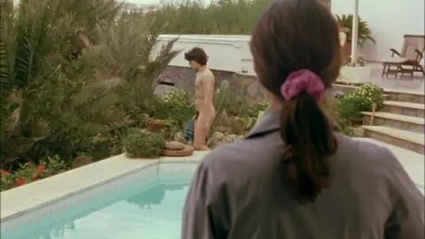 Louis Garrel nudo in "Ma mère" (2004) .