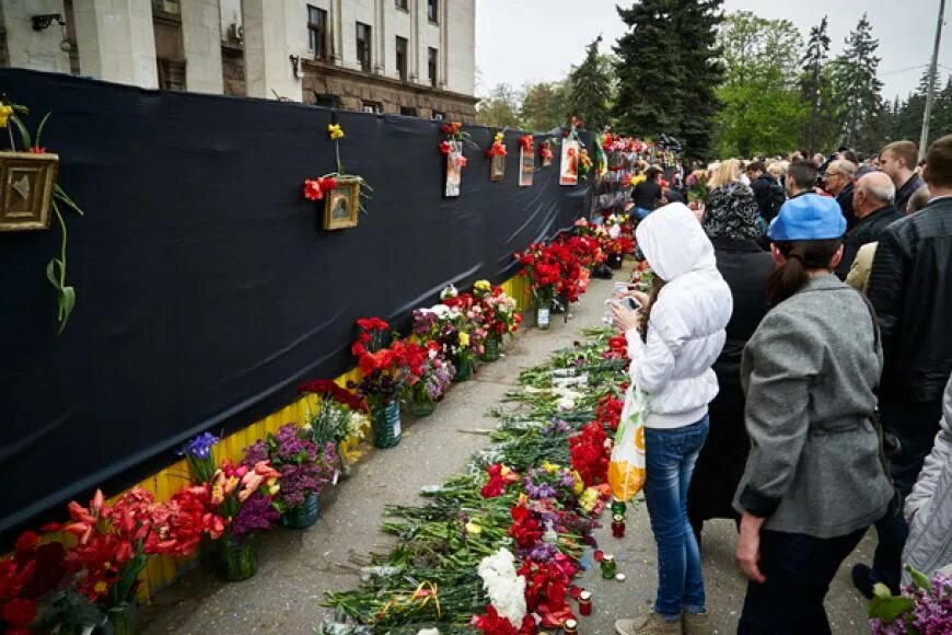 Где сейчас 2 мая. Одесса дом профсоюзов трагедия. Жертвы пожара в Одессе в 2014.