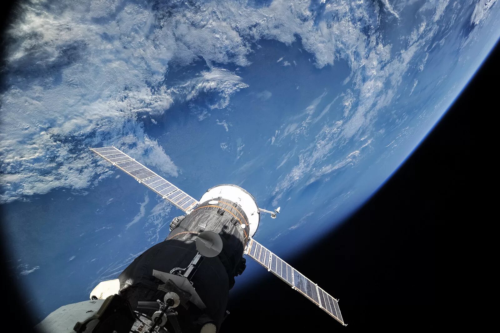 Земля прогресс. Земля прогресс. Земля прогресс. Мкс-600. Исследование земли.