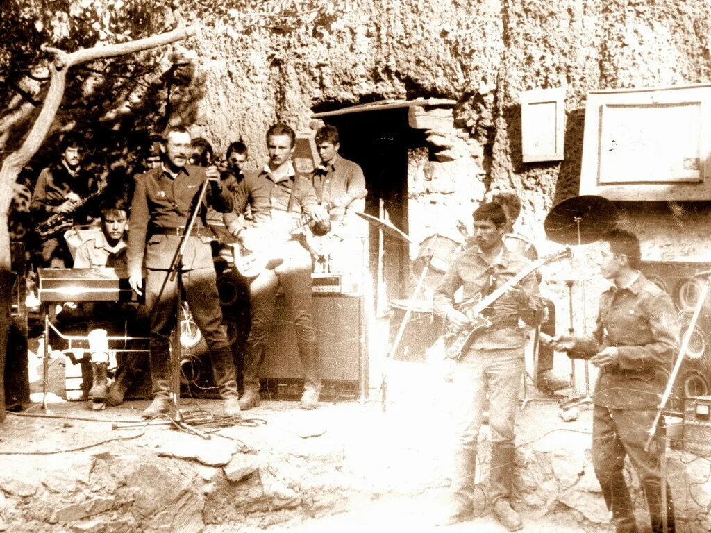 Группа каскад концерт в афганистане. Ветераны группы каскад. Каскад группа афган песни. Группа каскад в афганистане. Ансамбль каскад.