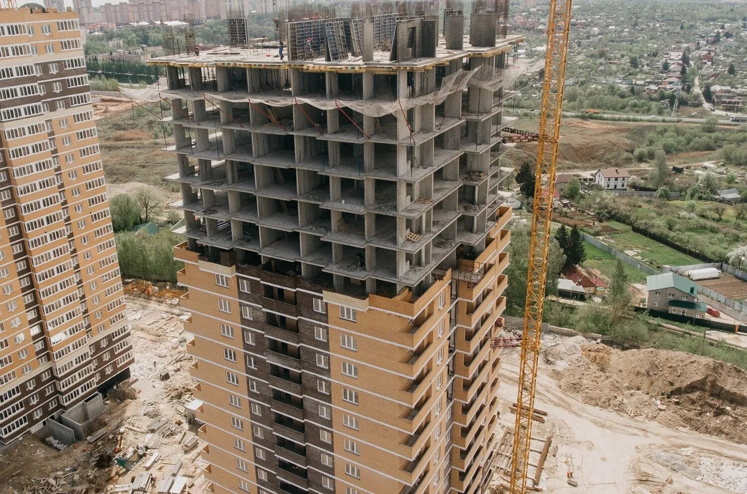 Возведение монолитного здания. Монолитное многоэтажное домостроение. Монолит многоэтажки. Монолитный дом монолит. Пятиэтажки монолиты.