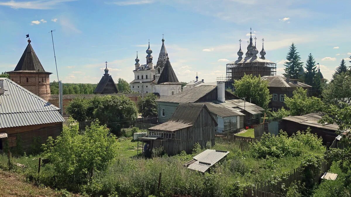 Кремлевская жизнь. Юрьев Михайло Архангельский монастырь. Юрьев польский монастырь. Михайло-Архангельский монастырь Юрьева-польского. Знаменская Церковь Михайло-Архангельский монастырь Юрьев-польский.