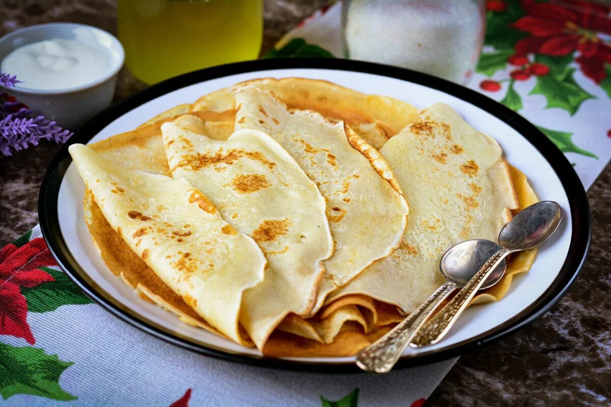 Кыймак татарские блины. Заварные блинчики на кефире вологодское кружево. Ажурные заварные блинчики. Вкусные тонкие блины. Блины на молоке.