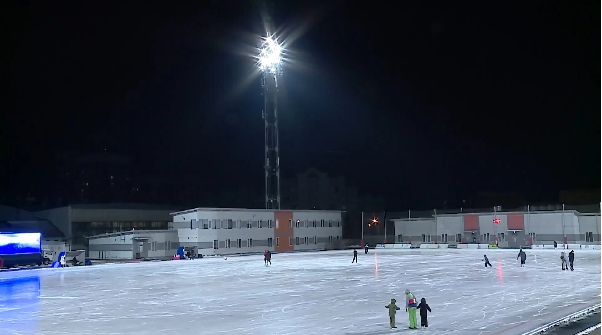 Каток Локомотив Красноярск. Стадион Локомотив Красноярск. Ледовый дворец рассвет Красноярск. Стадион Локомотив Котлас. Катки красноярск расписание