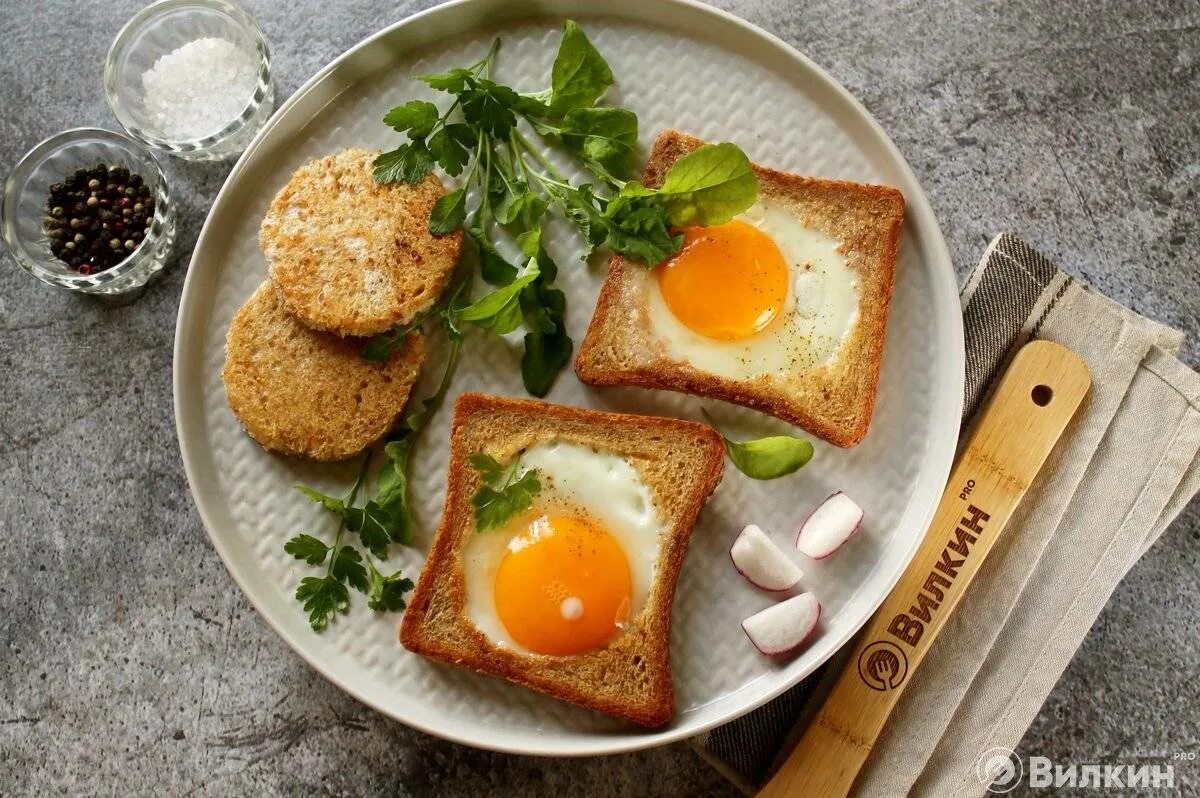 Что приготовить легко и быстро на завтрак. Вкусный завтрак. Яичница. Красивые блюда из яиц. Вкусный и красивый завтрак.