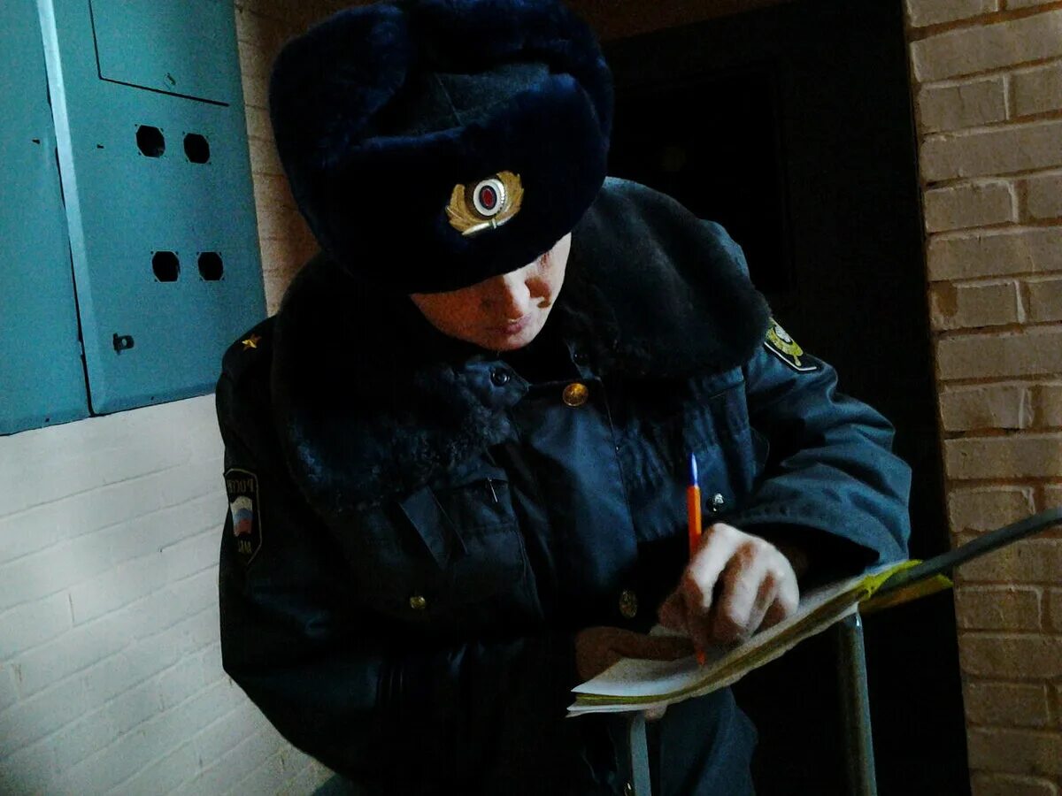 Незаконно участковый. Участковый милиционер. участковый уполномоченный полиции. участкового уполномоченного полиции. милиционер дома.