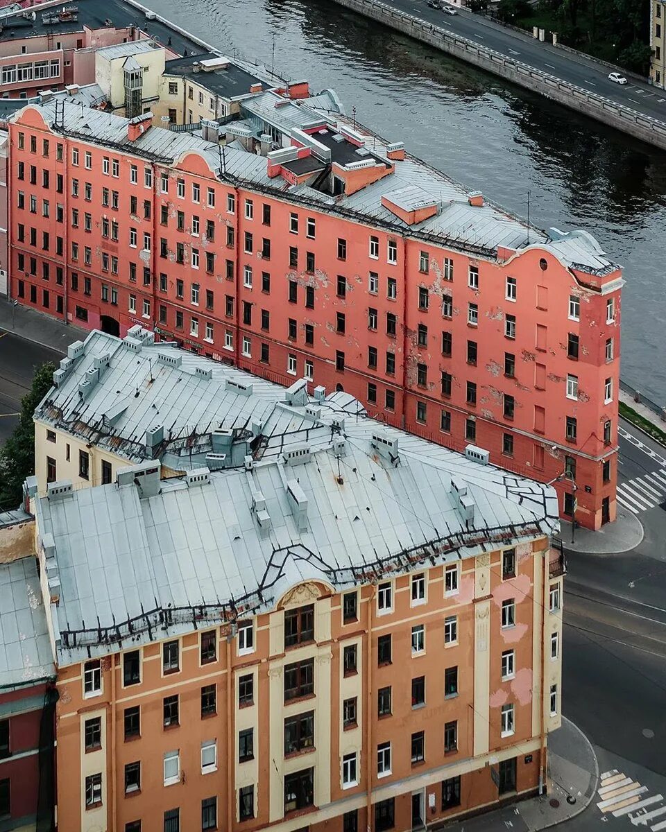 Социальные дома санкт петербурга. Набережная реки Фонтанки Санкт-Петербург. Набережная Фонтанки 199 дом утюг. Набережная реки Фонтанки 199 Санкт-Петербург. Набережная реки Фонтанки, дом 199 дом стена.