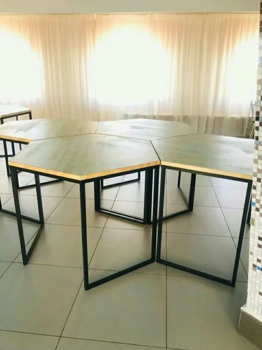 Шестиугольный стол. Шестиугольный офисный стол. Шестигранный стол для офиса. Шестиугольный стол модульный.
