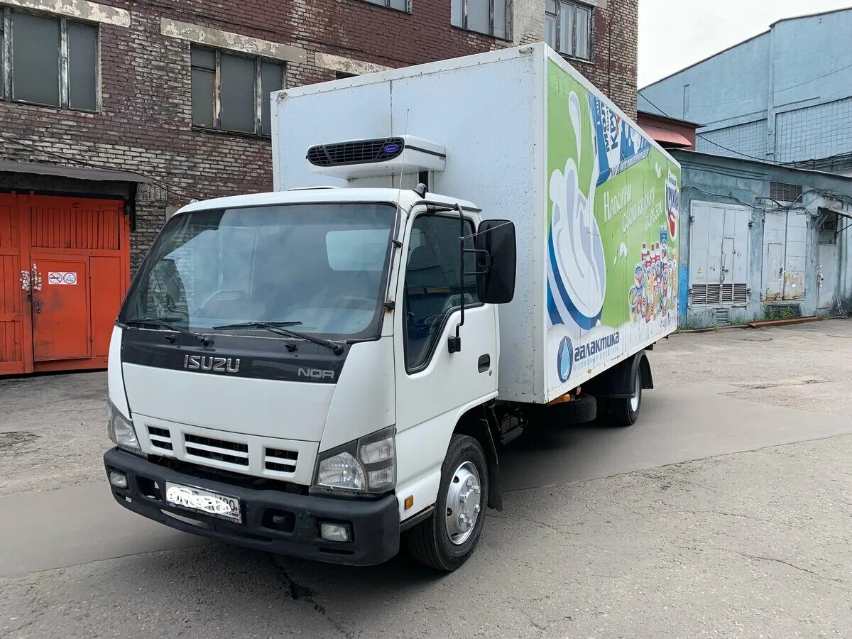 Исузу эльф рефрижератор. Исузу Эльф 2010. Isuzu Elf 2010. Isuzu Elf (n-Series).