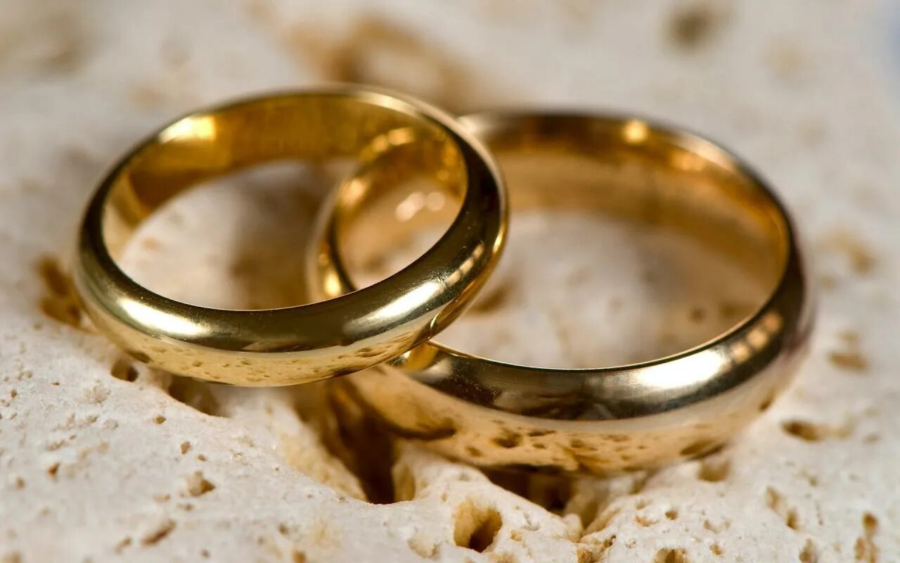 Свадебные кольца. Кольца на свадьбу обручальные. Брак кольца. Интересные обручальные кольца.