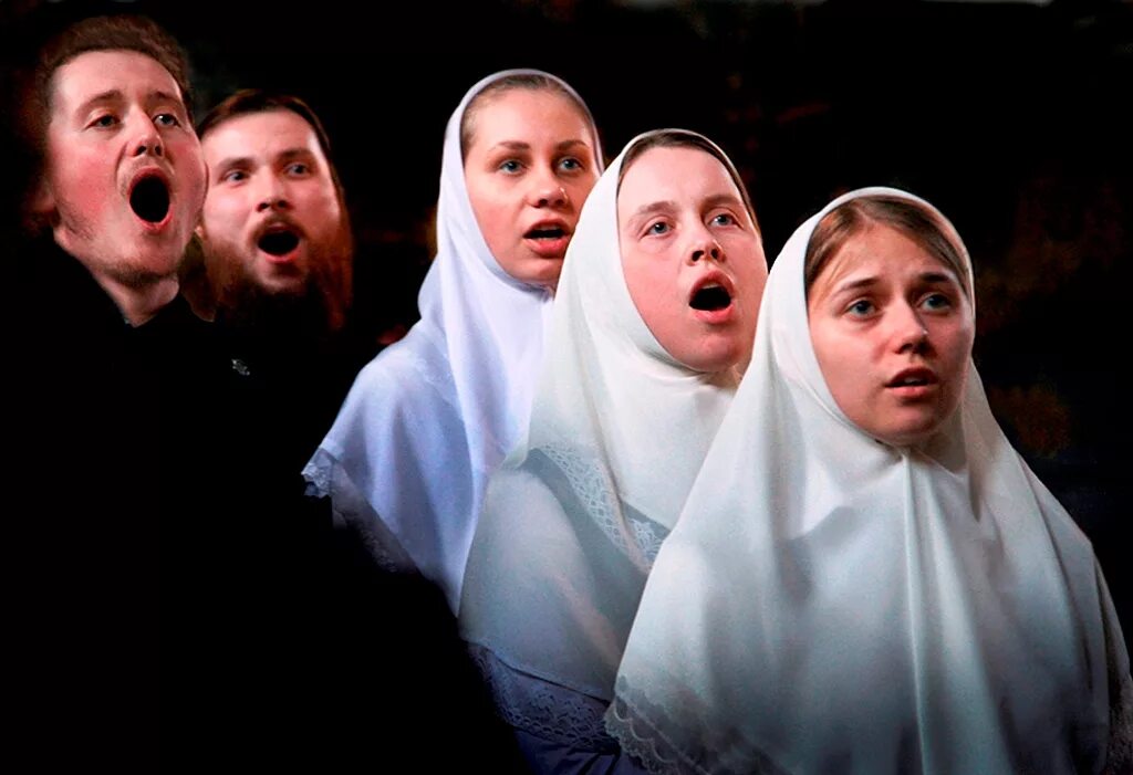 В какой церкви поют. Сибирский старообрядческий хор стихиры.. поют в церкви. девушка поет в храме. люди поют в церкви.