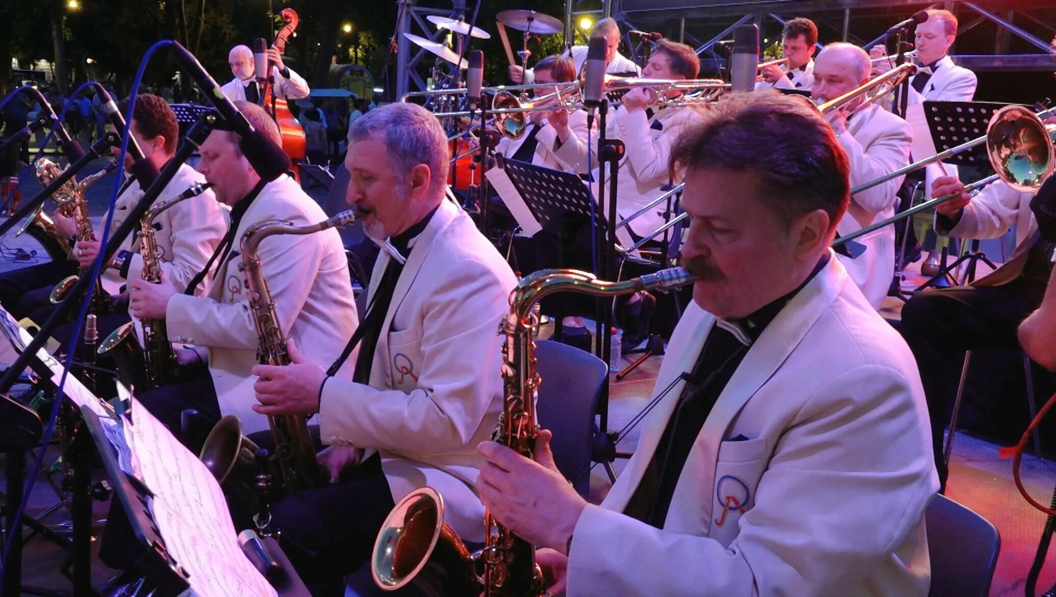 Оркестр олега лундстрема. Оркестр олега лундстрема участники. Джаз оркестр олега лундстрема. Джазовый оркестр имени олега лундстрема. Джаз оркестр олега лундстрема.