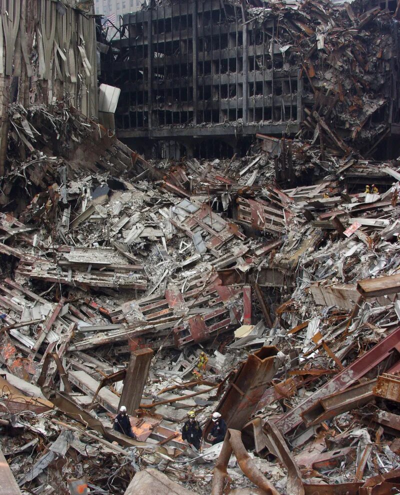 (9/11) 2001 Обломки зданий.