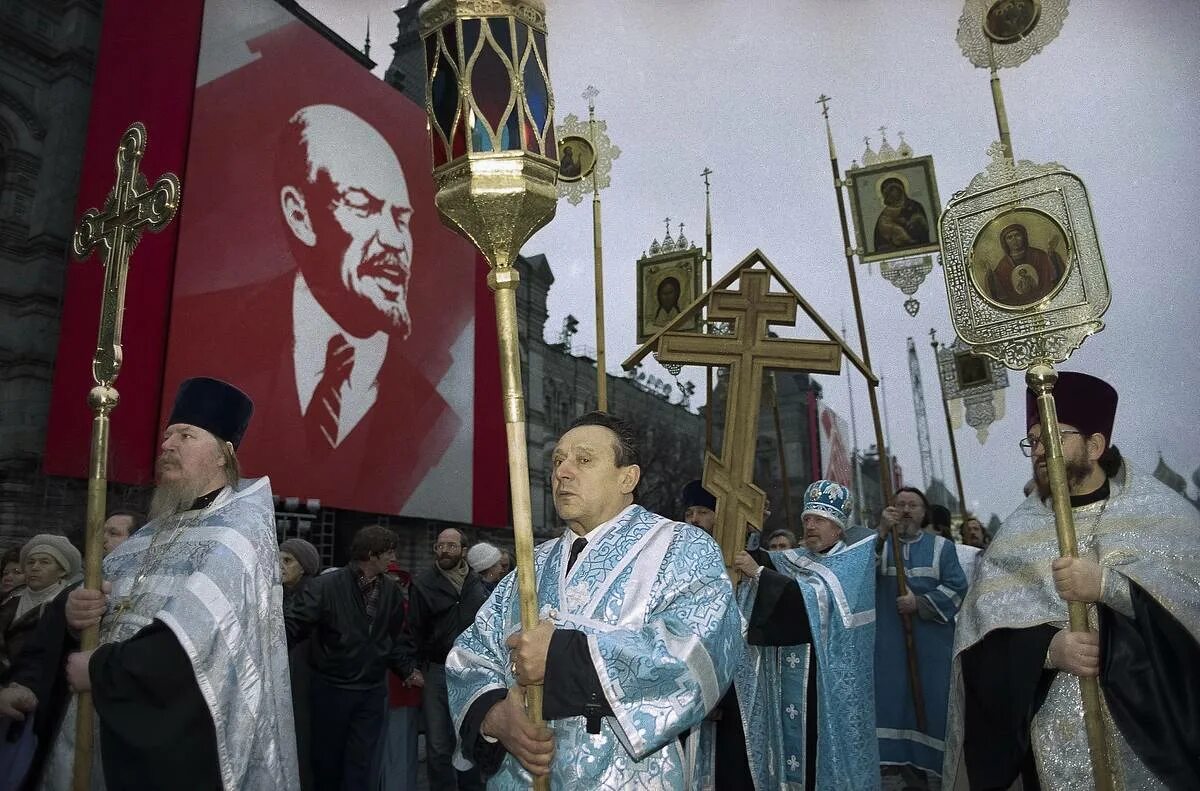 Почему в советском церкви. Церковь. Православие 1990 годы. Российская православная Церковь. Крестный ход коммунисты.