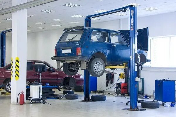 Автосервис ваз. Машина на подъемнике. подъемник для авто. автосервис машина на подъемнике. подъёмники для автосервиса.