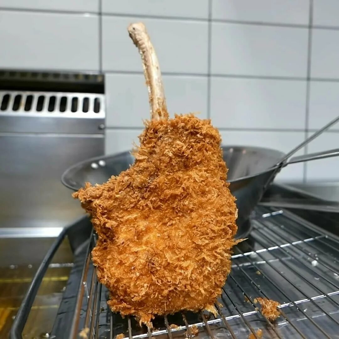 Рыба в кляре во фритюре. Жареное масло во фритюре американское. Рыба во фритюре. Яйцо во фритюре. Форма фритюре.