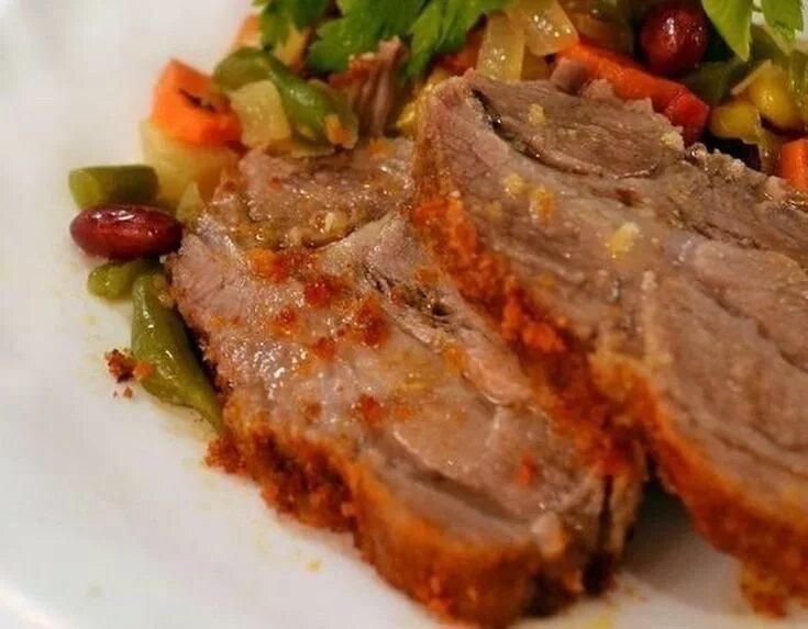 Рулетики из свиной шеи. Свиная шея на сковороде. Вкусные рецепты из свининой шеи. Свиная шея фаршированная. Блюда из шейки свинины.