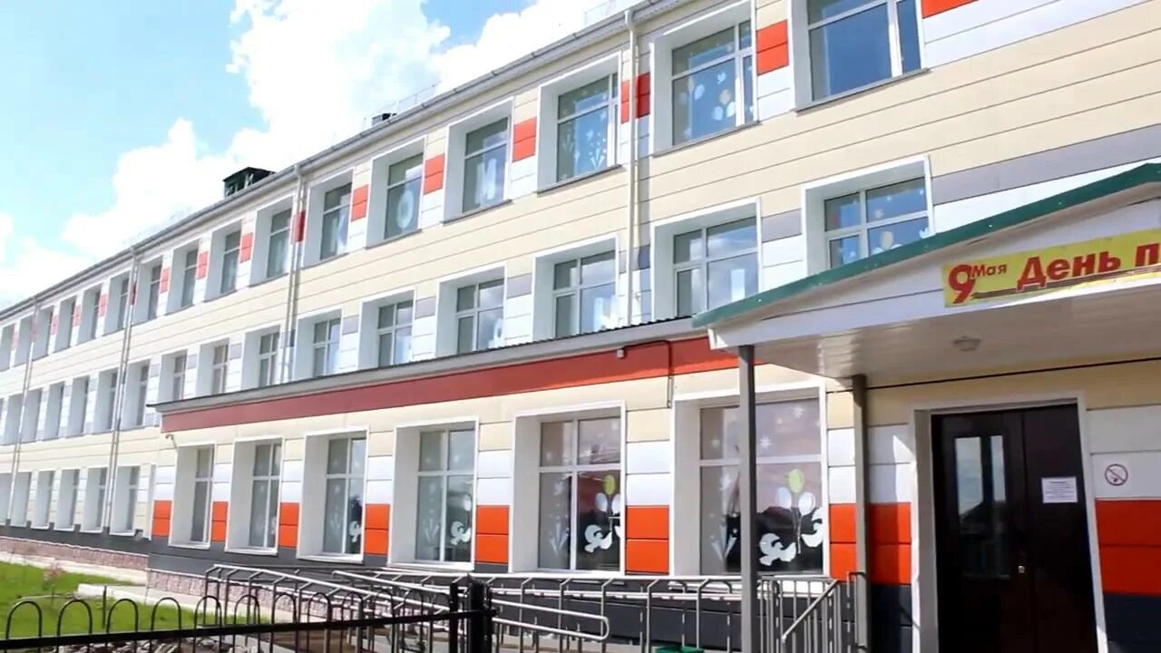 Первомайское томской школа. Первомайская школа карачев. Школа в первомайском районе. Первомайское томской школа. Поселок орехово.