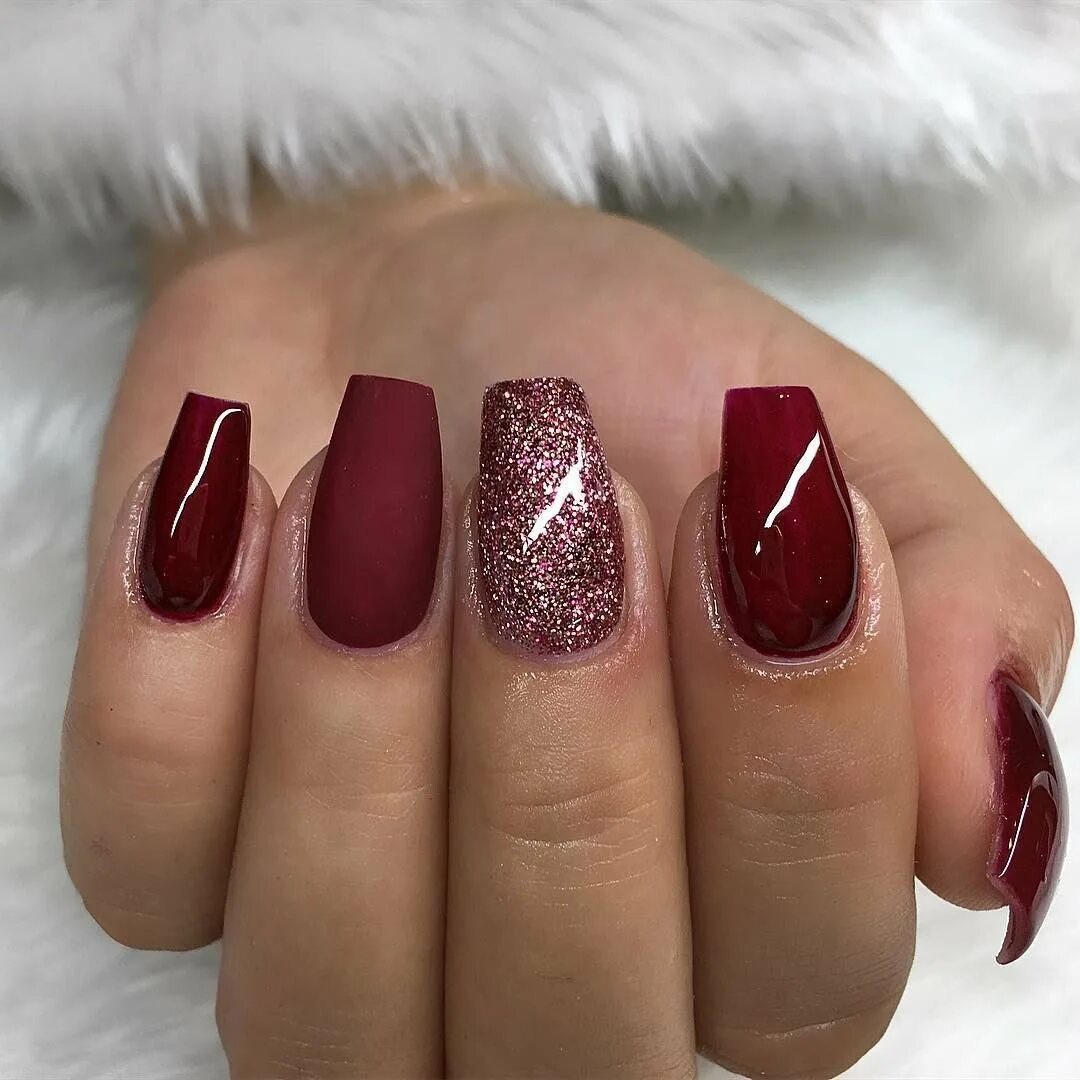 бордовый зимний маникюр. бордовые новогодние ногти. бортовые ногти новогодние. ногти зима бордо. дизайн ногтей на новый год 2020.
