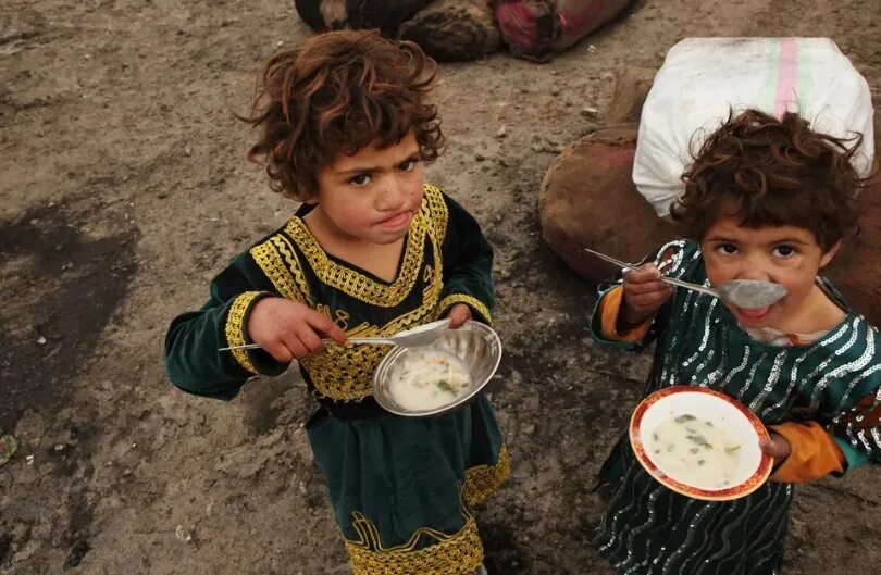 Голодающие дети Афганистана. Голодные дети Афганистана. Бедные дети в Афганистан. Голод в рамадан