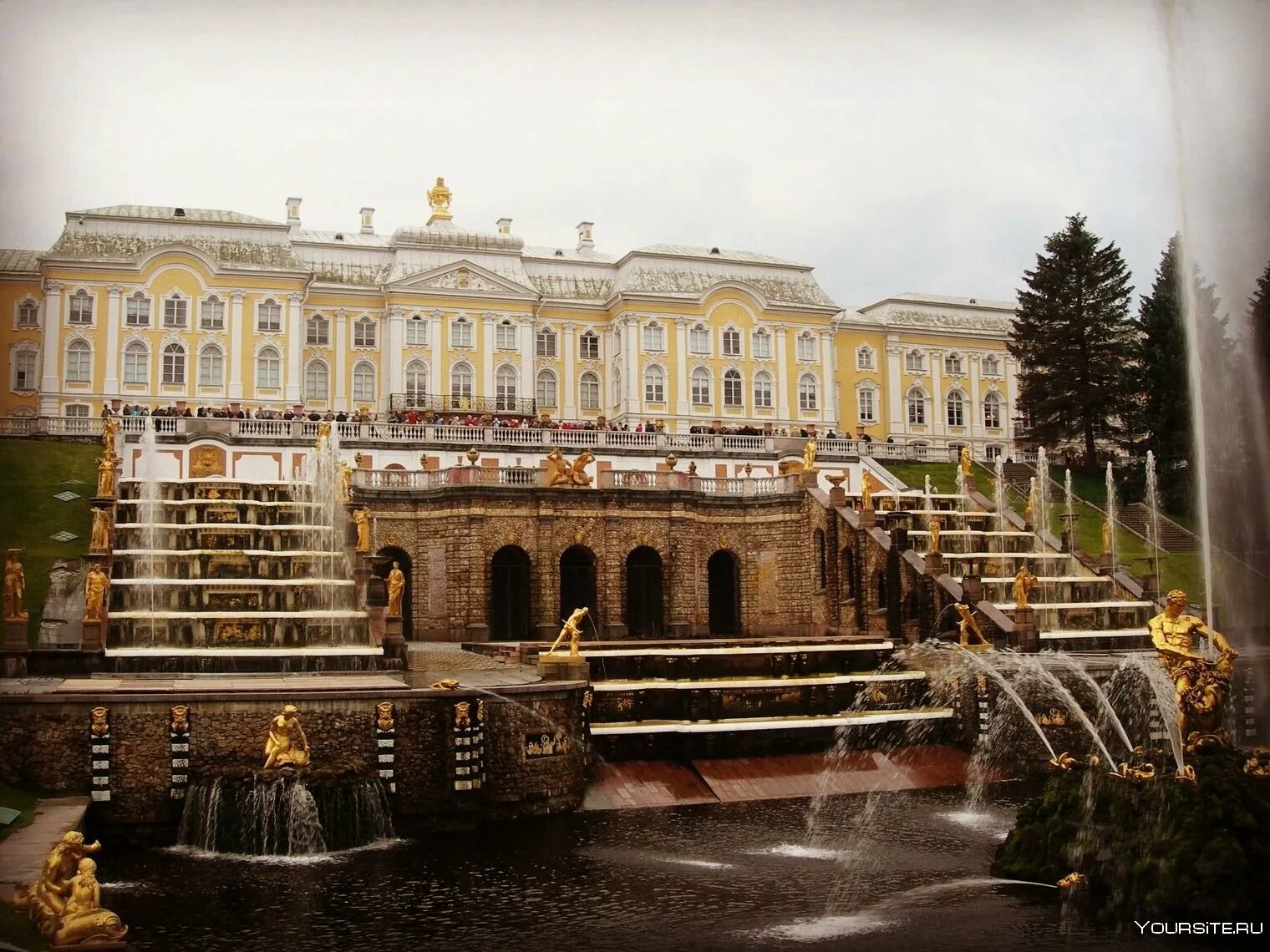 Питергофф перто дворец. Большой петергофский дворец санкт-петербург. императорский дворец в петергофе. большой петергофский дворец растрелли. большой петергофский дворец 18 век.