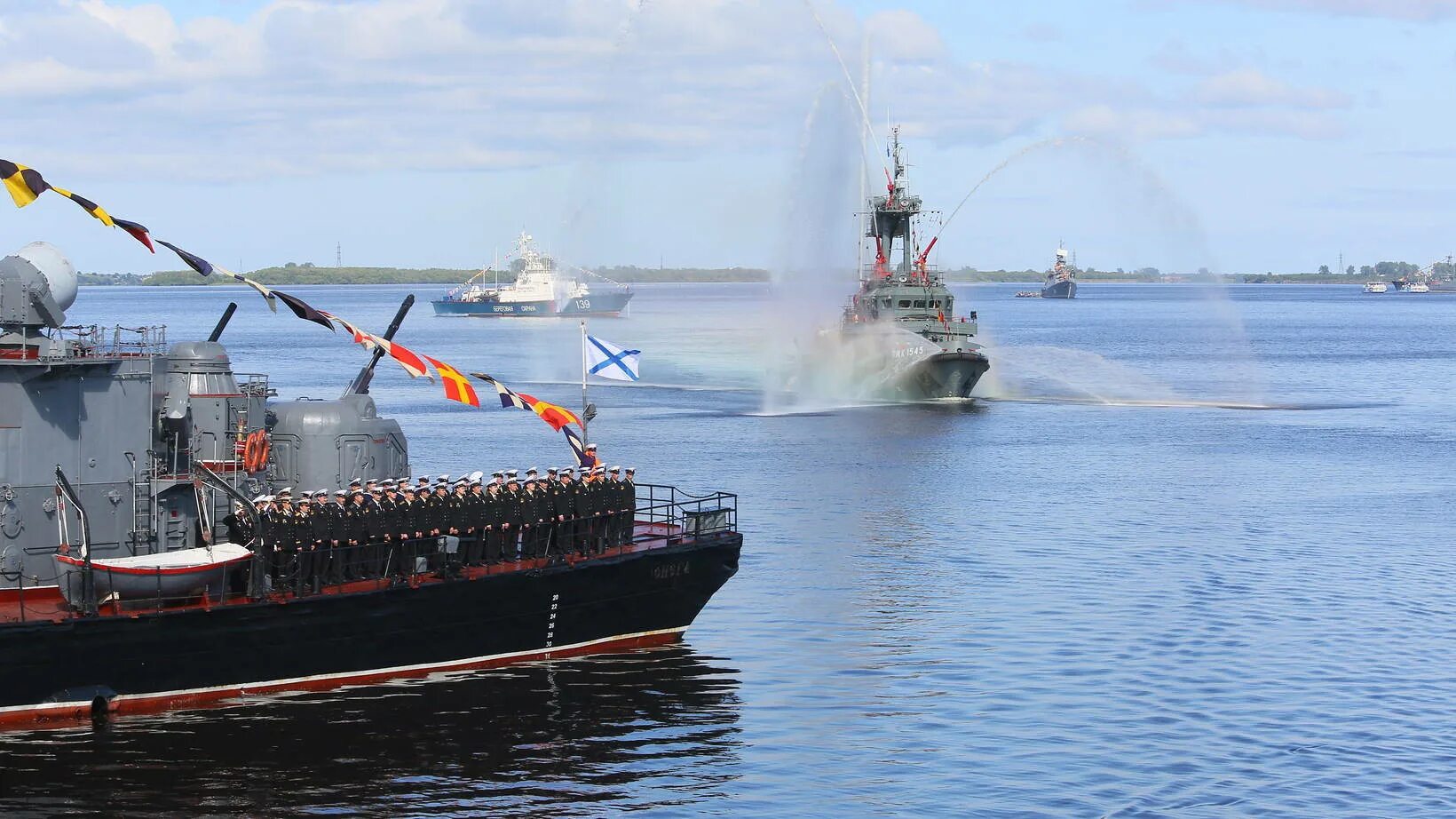 Парусник мир архангельск. Касимов малый противолодочный корабль. Корабль в архангельске. Морской флот в архангельске. Мпк 130.