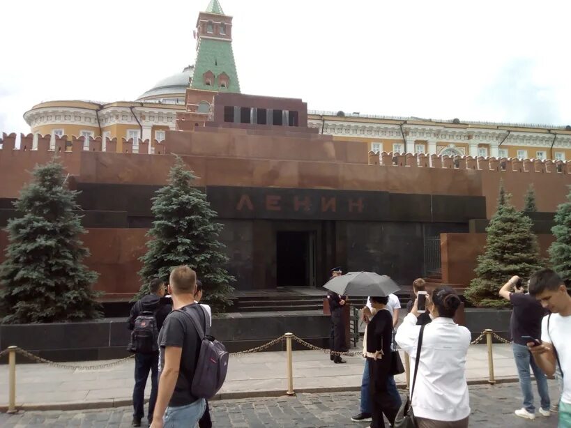 Владимир ленин в мавзолее. Мавзолей ленина внутри на красной площади. Содержание мавзолея. Содержание мавзолея. Мавзолей владимира ленина лобное место.