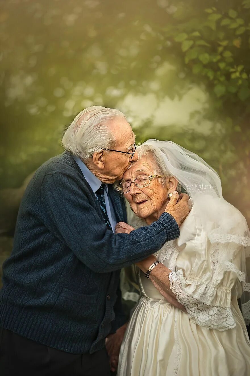 Счастливые старики. Красивые пожилые пары. Влюбленные старики. Красивые старики.