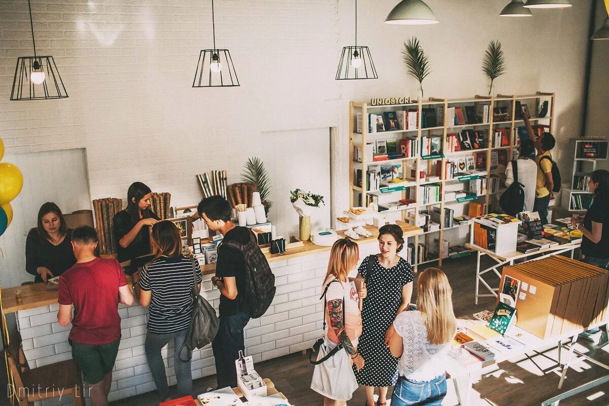 первый книжный магазин в перми. книжные пермь. пиотровский пермь. пиотровский книжный магазин екатеринбург. магазин пиотровский пермь.