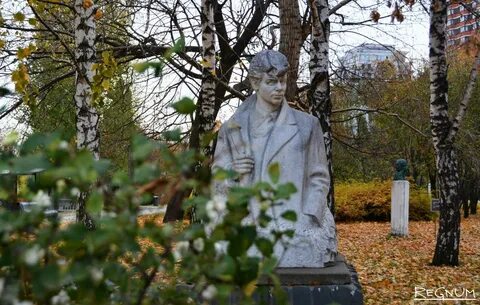 Памятник с а есенину