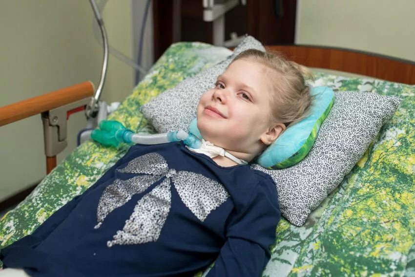 Сма генетическое заболевание. Онкологически больные дети. Малыш болеет. Дети больны видео. Царь больной ребенок.