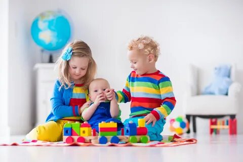 2 4 не играет с детьми