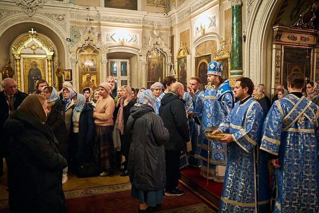 Храм свт николая у соломенной сторожки расписание богослужений. Покровская церковь. Крестильня в храме на соколе. Праздники в храме воскресения словущего в колычево. Храм покрова пресвятой богородицы в акулово.