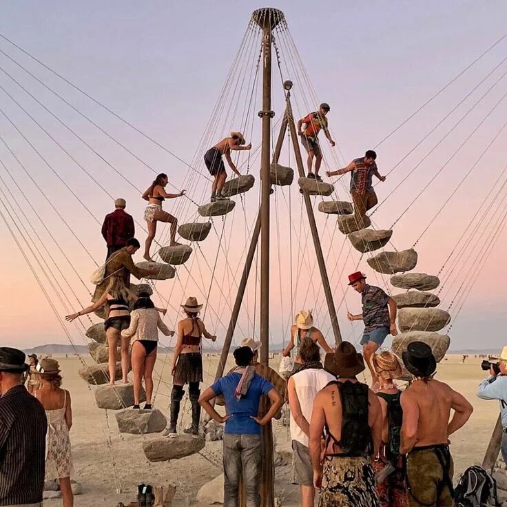 Фестиваль невада бернинг мэн. Burning man, невада. Берн фестиваль. Берн фестиваль. Фестиваль burning man в сша.