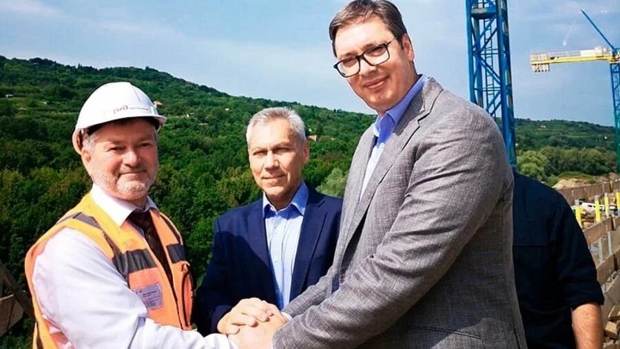 Российские медики в сербии 2020. Поиск работы в сербии. Сербия по сербски. Аэропорт белград сербия. Митинг в сербии в поддержку россии.