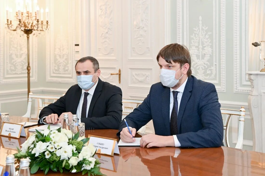 Санду и Спыну. Министр газа Молдавии Спыну.