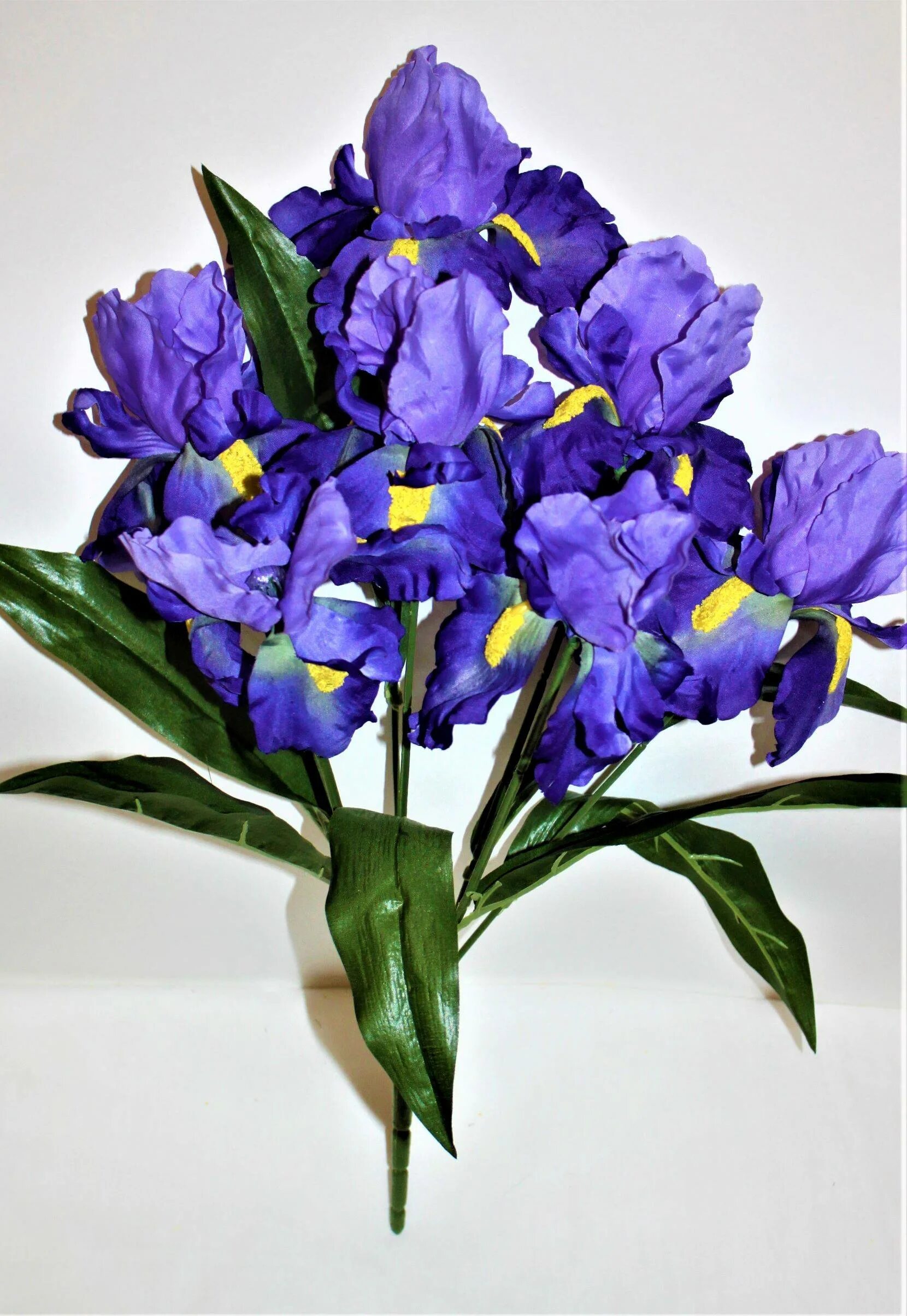 букет с нарциссами и ирисами. ирисы и нарциссы букет. ирис блю мэджик букет. монобукет - ирисы. ирисы букет долго ли стоит в вазе.