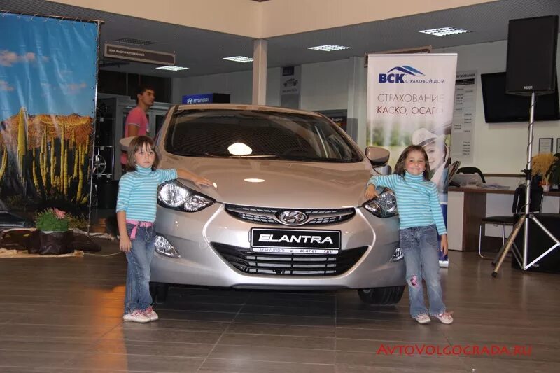Hyundai дилерский центр южно-сахалинск. Хендай солярис в автосалоне. Салон хендай в волгограде. Solaris avilon. Хендай авилон.