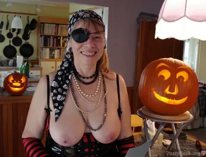 Slideshow holloween milfs.