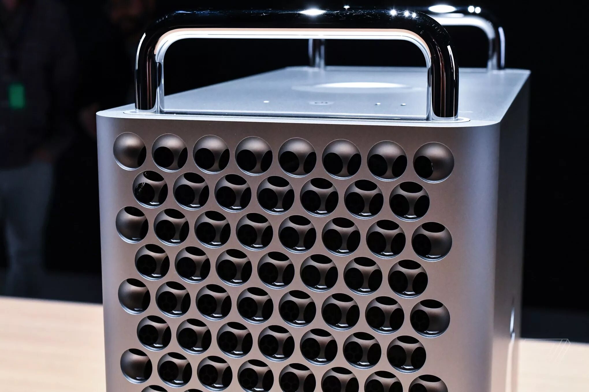Mac 2019. Mac pro терка. новый mac pro терка. apple mac pro 2019 мясорубка. компьютер эпл терка.