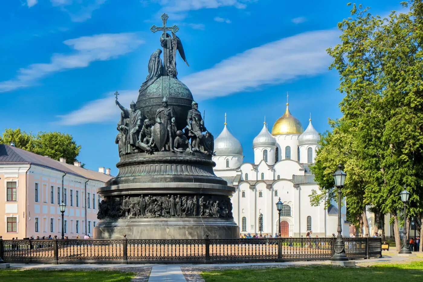 В каком веке был создан памятник кремль. Памятник тысячелетие россии великий новгород. тысячелетие россии , новгород, микешин м.о.,1862. памятник в кремле великого новгорода.