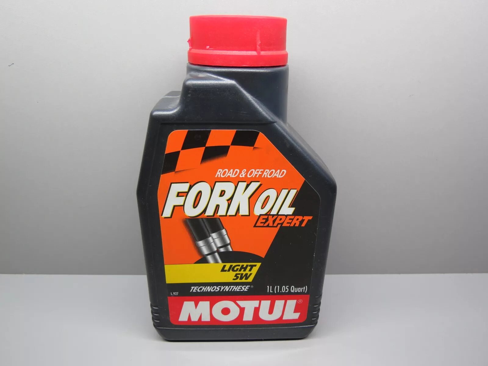 Какое масло в эндуро. Мотюль 5w вилочное. масло для амортизаторов 2.5w motul. мотюль форк оил 5w. масло для вилки мотоцикла ирбис 250.
