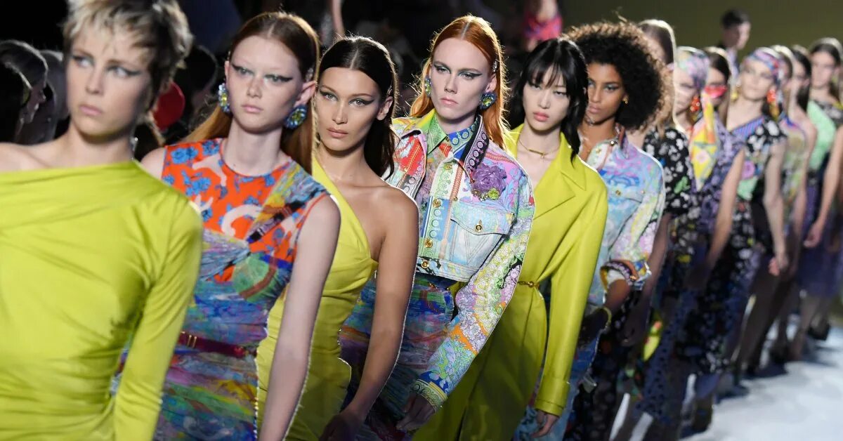 Современная одежда для женщин. Алессандро микеле коллекция гуччи. Фешин 2021. Туфли версаче 2021. Тем более что в моде.